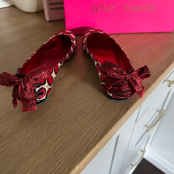 Betsy Johnson poke-dot flats - Picture 2 of 2